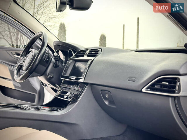 Білий Ягуар XE, об'ємом двигуна 2 л та пробігом 159 тис. км за 14999 $, фото 70 на Automoto.ua