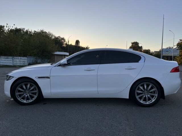 Ягуар XE 2016 у Києві на Automoto.ua Білий Ягуар XE, об'ємом двигуна 2 л та пробігом 72 тис. км за 16900 $, фото 3 на Automoto.ua