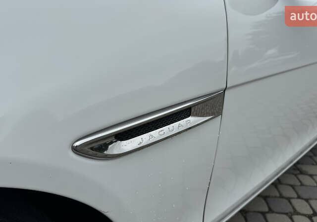 Белый Ягуар XE, объемом двигателя 2 л и пробегом 137 тыс. км за 16950 $, фото 18 на Automoto.ua