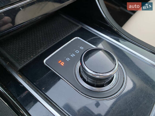 Белый Ягуар XE, объемом двигателя 2 л и пробегом 133 тыс. км за 14800 $, фото 14 на Automoto.ua