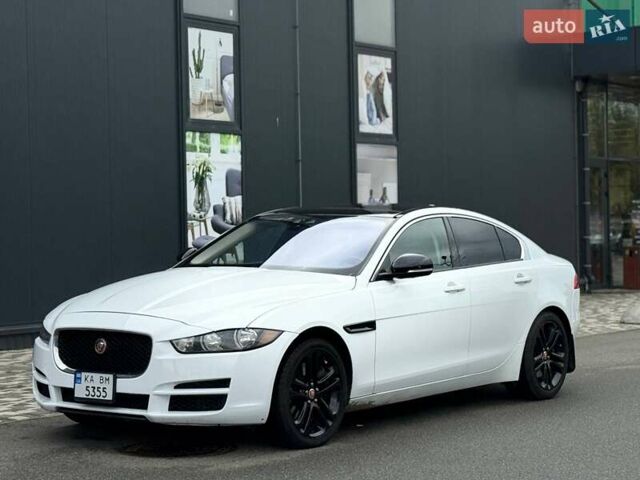 Белый Ягуар XE, объемом двигателя 3 л и пробегом 101 тыс. км за 14900 $, фото 9 на Automoto.ua