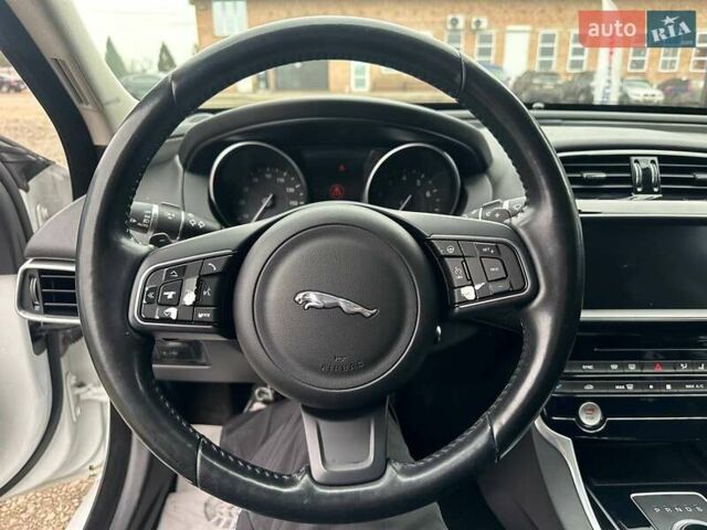 Білий Ягуар XE, об'ємом двигуна 0 л та пробігом 89 тис. км за 11300 $, фото 25 на Automoto.ua