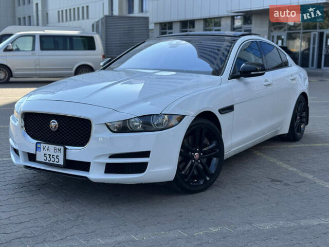 Белый Ягуар XE, объемом двигателя 3 л и пробегом 100 тыс. км за 18000 $, фото 4 на Automoto.ua