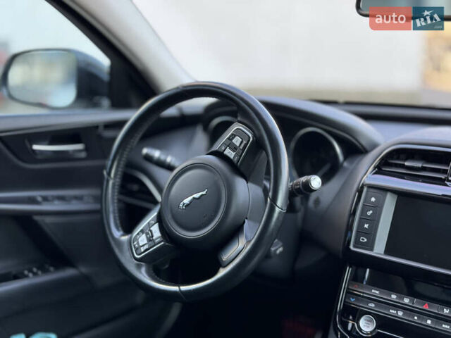 Белый Ягуар XE, объемом двигателя 3 л и пробегом 100 тыс. км за 18000 $, фото 18 на Automoto.ua