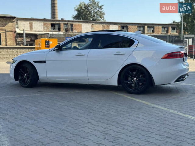 Белый Ягуар XE, объемом двигателя 3 л и пробегом 100 тыс. км за 18000 $, фото 6 на Automoto.ua
