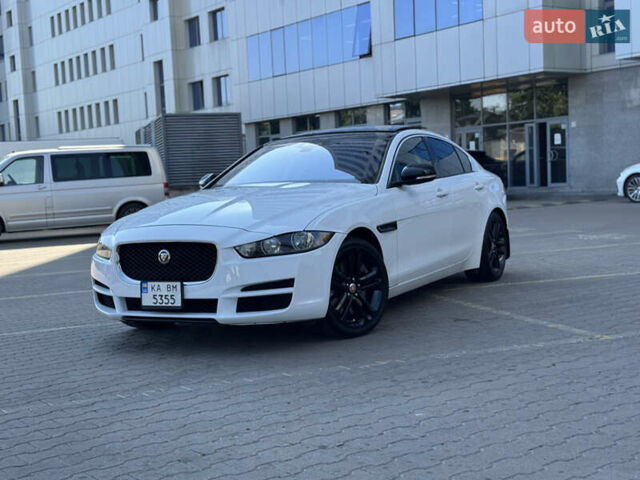 Белый Ягуар XE, объемом двигателя 3 л и пробегом 100 тыс. км за 18000 $, фото 3 на Automoto.ua