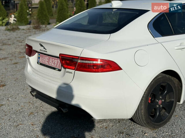 Ягуар XE 2017 в Ровно на Automoto.ua Белый Ягуар XE, объемом двигателя 2 л и пробегом 155 тыс. км за 11500 $, фото 5 на Automoto.ua