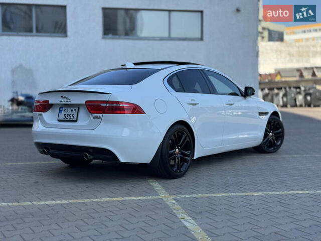 Белый Ягуар XE, объемом двигателя 3 л и пробегом 100 тыс. км за 18000 $, фото 9 на Automoto.ua