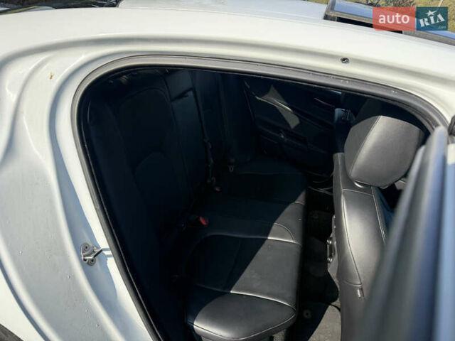 Ягуар XE 2017 в Ровно на Automoto.ua Белый Ягуар XE, объемом двигателя 2 л и пробегом 155 тыс. км за 11500 $, фото 13 на Automoto.ua