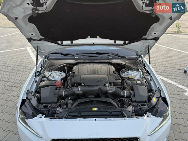 Белый Ягуар XE, объемом двигателя 3 л и пробегом 90 тыс. км за 24500 $, фото 19 на Automoto.ua