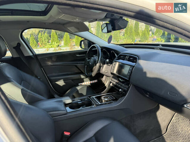 Ягуар XE 2017 в Ровно на Automoto.ua Белый Ягуар XE, объемом двигателя 2 л и пробегом 155 тыс. км за 11500 $, фото 14 на Automoto.ua