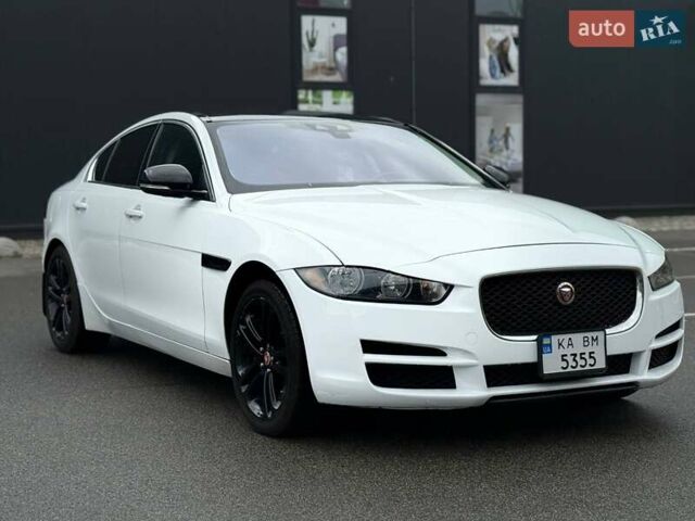 Белый Ягуар XE, объемом двигателя 3 л и пробегом 101 тыс. км за 14900 $, фото 6 на Automoto.ua
