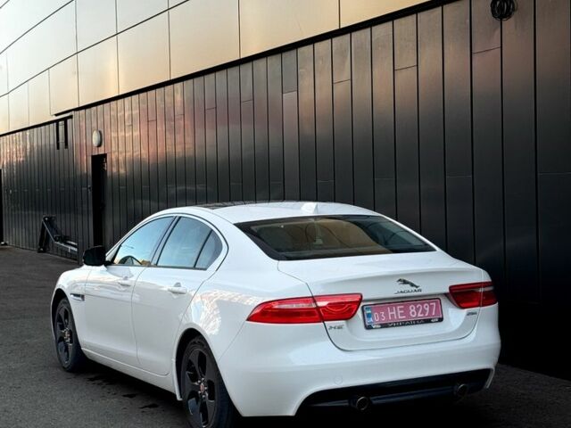 Белый Ягуар XE, объемом двигателя 2 л и пробегом 150 тыс. км за 9900 $, фото 4 на Automoto.ua