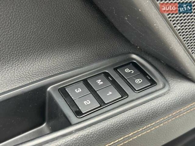 Білий Ягуар XE, об'ємом двигуна 0 л та пробігом 89 тис. км за 11300 $, фото 15 на Automoto.ua