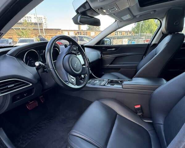 Белый Ягуар XE, объемом двигателя 3 л и пробегом 100 тыс. км за 18000 $, фото 21 на Automoto.ua