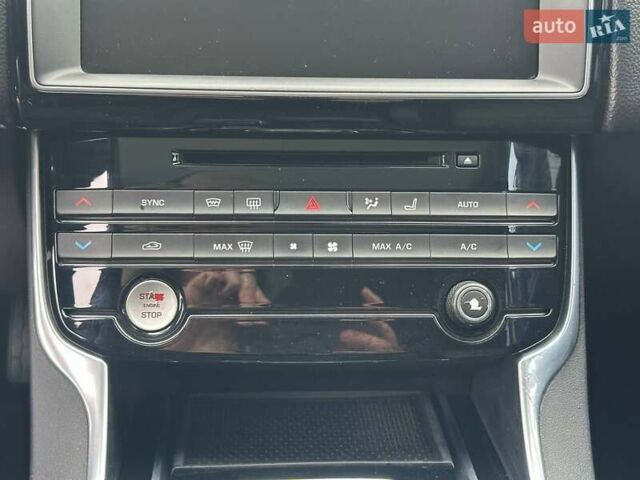 Білий Ягуар XE, об'ємом двигуна 0 л та пробігом 89 тис. км за 11300 $, фото 26 на Automoto.ua