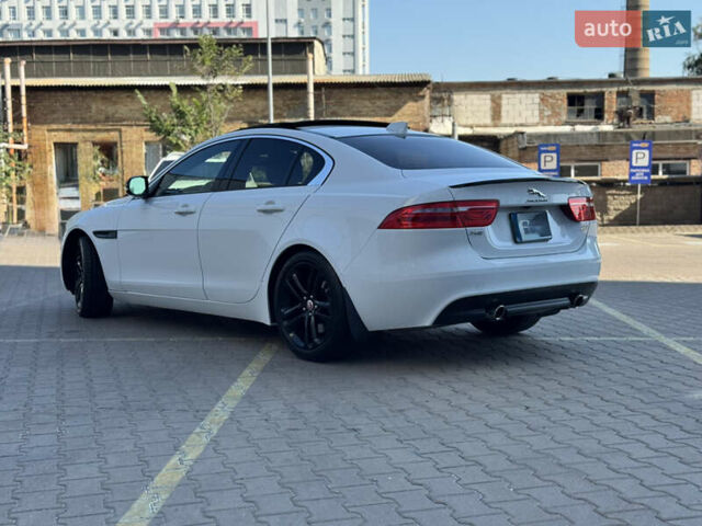 Белый Ягуар XE, объемом двигателя 3 л и пробегом 100 тыс. км за 18000 $, фото 7 на Automoto.ua