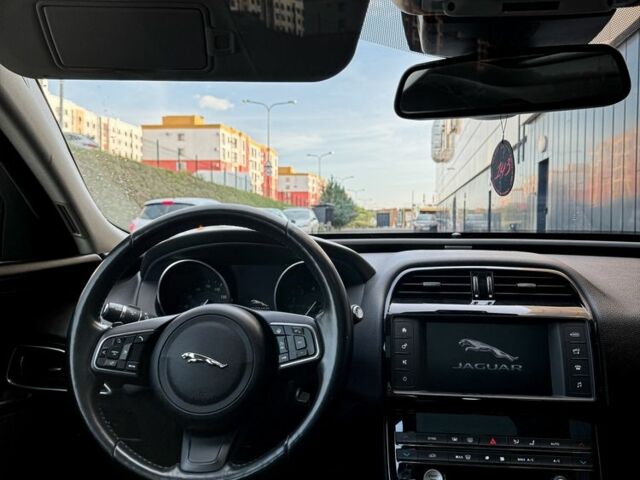 Белый Ягуар XE, объемом двигателя 2 л и пробегом 150 тыс. км за 9900 $, фото 9 на Automoto.ua