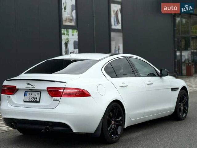 Белый Ягуар XE, объемом двигателя 3 л и пробегом 101 тыс. км за 14900 $, фото 1 на Automoto.ua