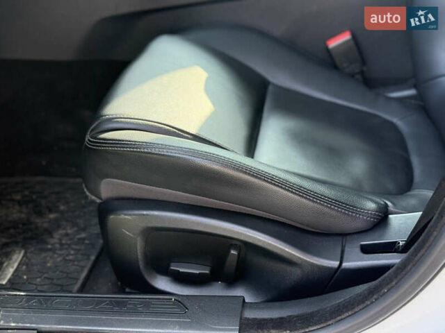 Ягуар XE 2017 в Ровно на Automoto.ua Белый Ягуар XE, объемом двигателя 2 л и пробегом 155 тыс. км за 11500 $, фото 16 на Automoto.ua