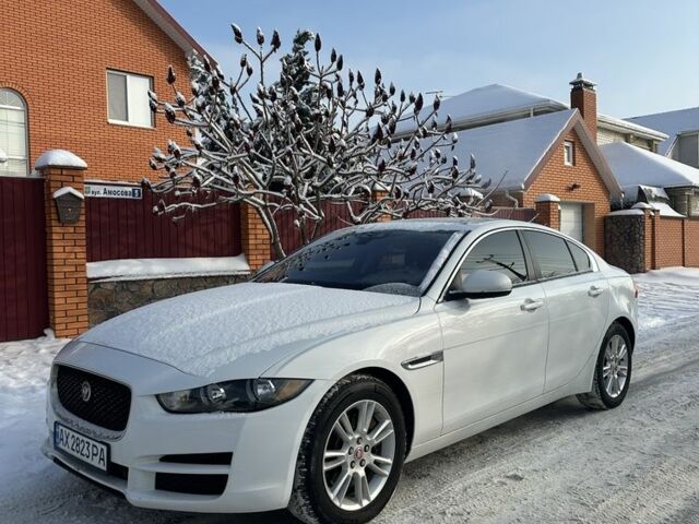 Білий Ягуар XE, об'ємом двигуна 2 л та пробігом 159 тис. км за 13900 $, фото 1 на Automoto.ua