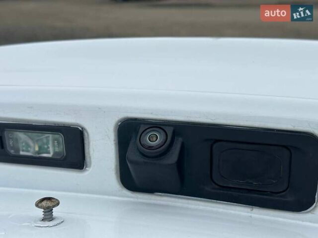 Білий Ягуар XE, об'ємом двигуна 0 л та пробігом 89 тис. км за 11300 $, фото 23 на Automoto.ua