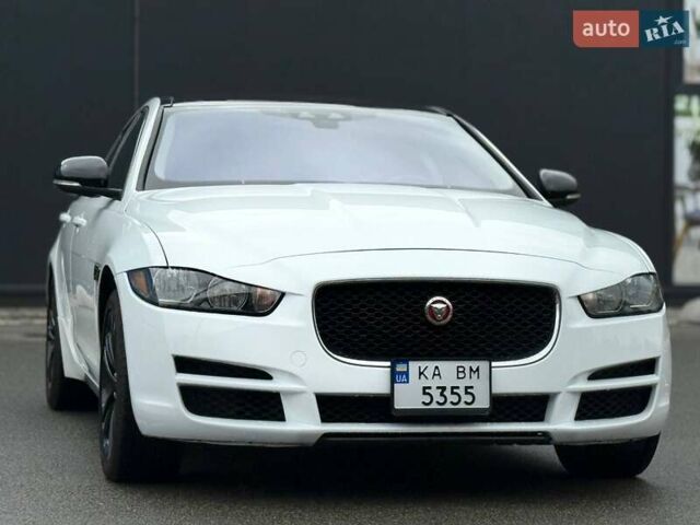 Белый Ягуар XE, объемом двигателя 3 л и пробегом 101 тыс. км за 14900 $, фото 3 на Automoto.ua