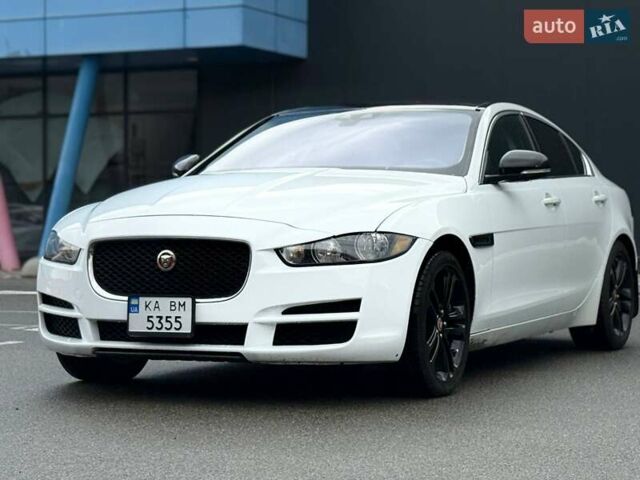 Белый Ягуар XE, объемом двигателя 3 л и пробегом 101 тыс. км за 14900 $, фото 7 на Automoto.ua