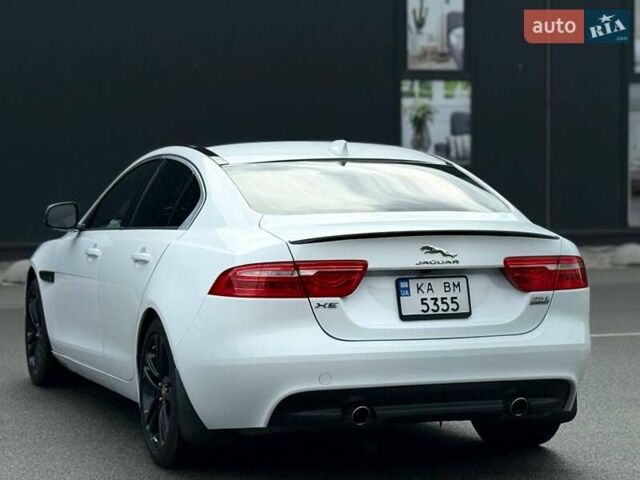 Белый Ягуар XE, объемом двигателя 3 л и пробегом 101 тыс. км за 14900 $, фото 13 на Automoto.ua