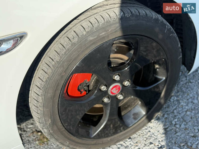 Ягуар XE 2017 в Ровно на Automoto.ua Белый Ягуар XE, объемом двигателя 2 л и пробегом 155 тыс. км за 11500 $, фото 3 на Automoto.ua