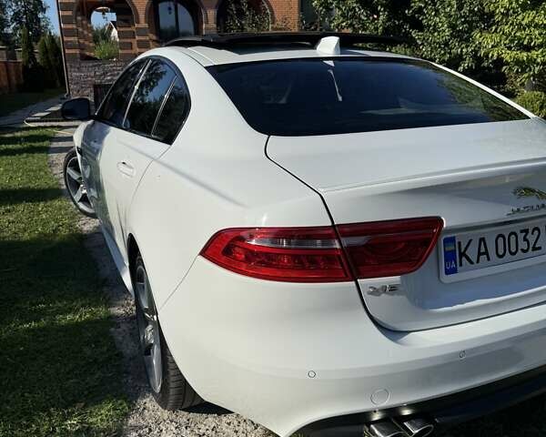 Белый Ягуар XE, объемом двигателя 2 л и пробегом 160 тыс. км за 19500 $, фото 70 на Automoto.ua