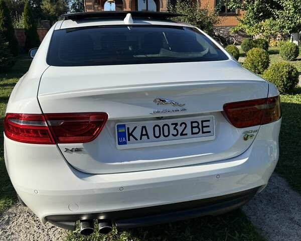 Белый Ягуар XE, объемом двигателя 2 л и пробегом 160 тыс. км за 19500 $, фото 71 на Automoto.ua