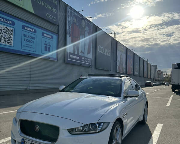 Белый Ягуар XE, объемом двигателя 2 л и пробегом 61 тыс. км за 23000 $, фото 2 на Automoto.ua