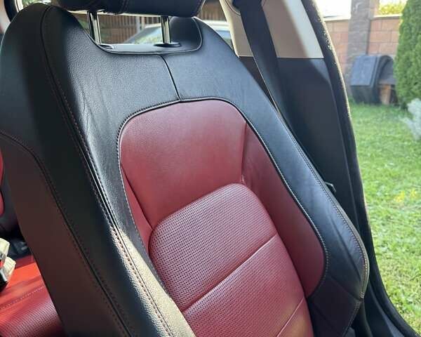 Белый Ягуар XE, объемом двигателя 2 л и пробегом 160 тыс. км за 19500 $, фото 29 на Automoto.ua