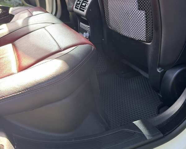 Белый Ягуар XE, объемом двигателя 2 л и пробегом 160 тыс. км за 19500 $, фото 15 на Automoto.ua
