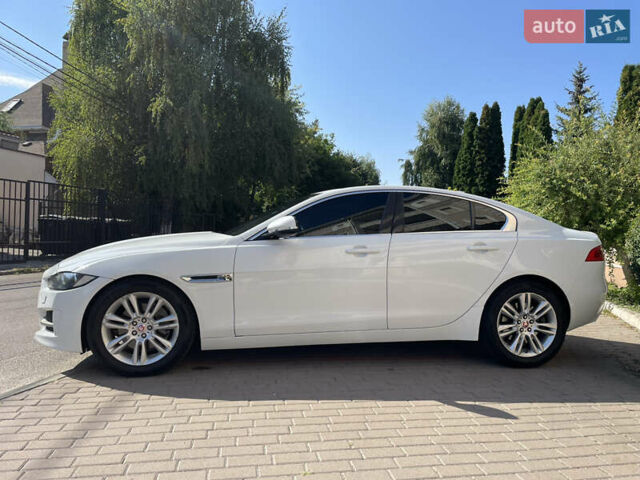 Белый Ягуар XE, объемом двигателя 2 л и пробегом 70 тыс. км за 18300 $, фото 4 на Automoto.ua