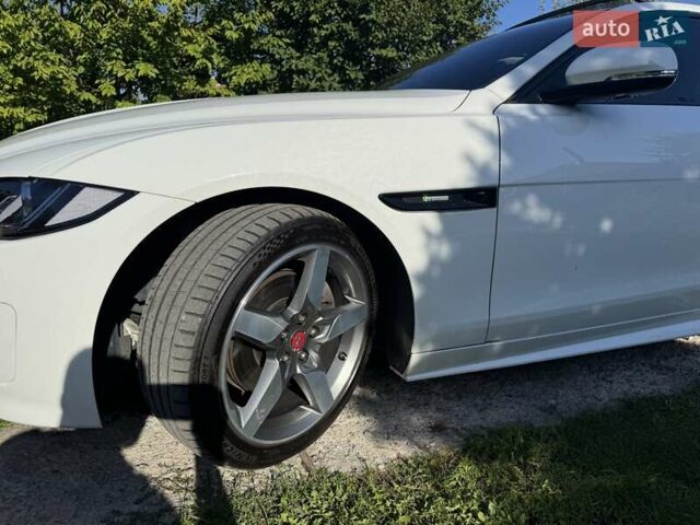 Белый Ягуар XE, объемом двигателя 2 л и пробегом 160 тыс. км за 19500 $, фото 58 на Automoto.ua