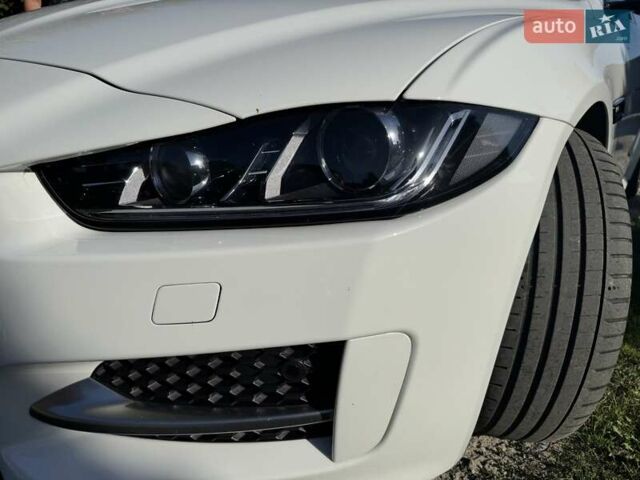 Белый Ягуар XE, объемом двигателя 2 л и пробегом 160 тыс. км за 19500 $, фото 79 на Automoto.ua