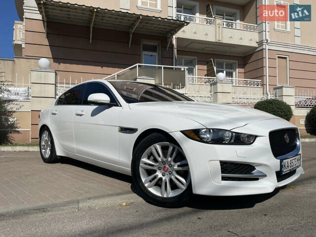 Белый Ягуар XE, объемом двигателя 2 л и пробегом 70 тыс. км за 18300 $, фото 1 на Automoto.ua