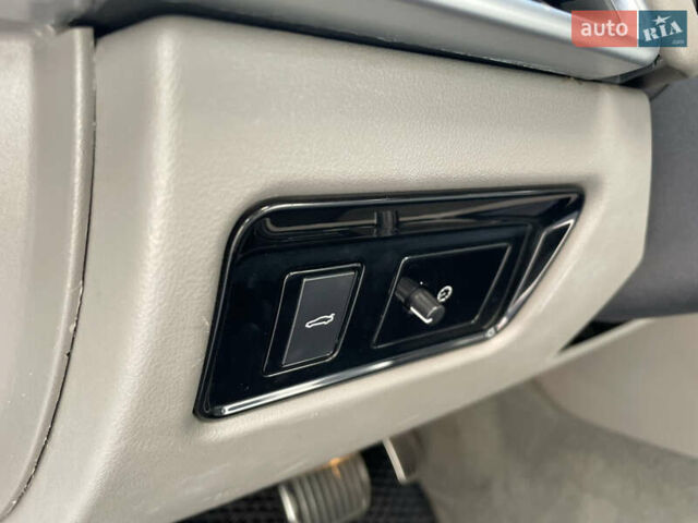 Белый Ягуар XE, объемом двигателя 2 л и пробегом 70 тыс. км за 18300 $, фото 17 на Automoto.ua