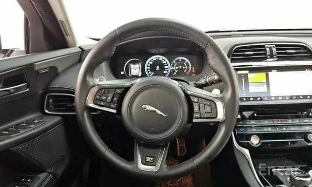 Белый Ягуар XE, объемом двигателя 0 л и пробегом 36 тыс. км за 13000 $, фото 5 на Automoto.ua