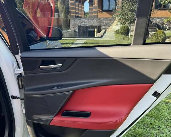 Белый Ягуар XE, объемом двигателя 2 л и пробегом 160 тыс. км за 19500 $, фото 16 на Automoto.ua