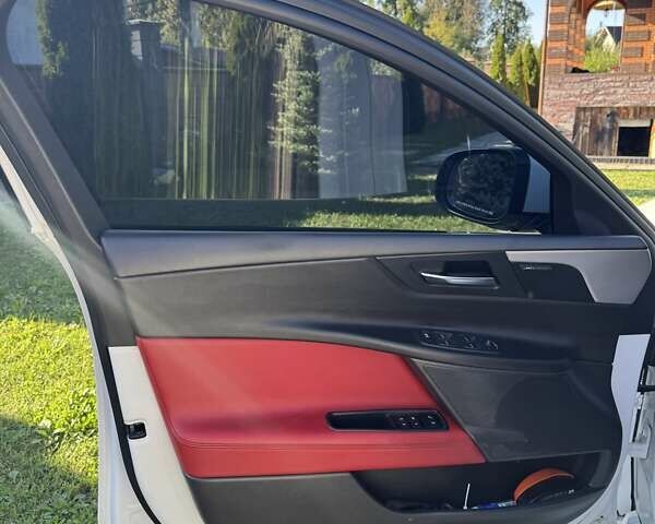 Белый Ягуар XE, объемом двигателя 2 л и пробегом 160 тыс. км за 19500 $, фото 38 на Automoto.ua