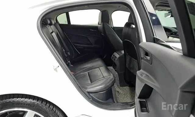 Белый Ягуар XE, объемом двигателя 0 л и пробегом 36 тыс. км за 13000 $, фото 9 на Automoto.ua