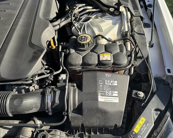 Белый Ягуар XE, объемом двигателя 2 л и пробегом 160 тыс. км за 19500 $, фото 53 на Automoto.ua