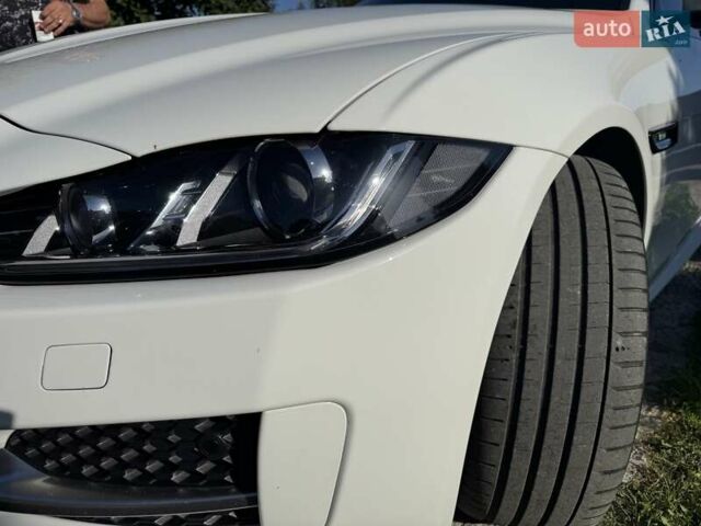Белый Ягуар XE, объемом двигателя 2 л и пробегом 160 тыс. км за 19500 $, фото 80 на Automoto.ua