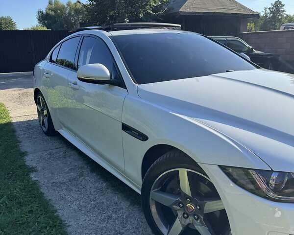 Белый Ягуар XE, объемом двигателя 2 л и пробегом 160 тыс. км за 19500 $, фото 56 на Automoto.ua