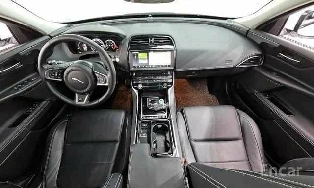 Белый Ягуар XE, объемом двигателя 0 л и пробегом 36 тыс. км за 13000 $, фото 4 на Automoto.ua