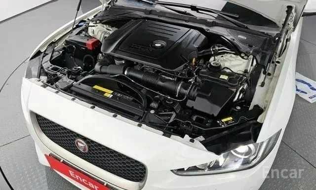 Белый Ягуар XE, объемом двигателя 0 л и пробегом 36 тыс. км за 13000 $, фото 2 на Automoto.ua