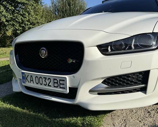 Белый Ягуар XE, объемом двигателя 2 л и пробегом 160 тыс. км за 19500 $, фото 57 на Automoto.ua